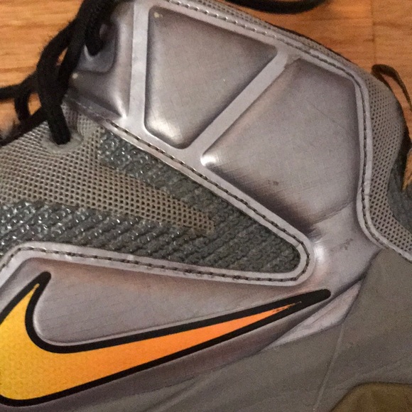 Nike Lebron XII PS Boys Sneakers gently worn - Picture 4 of 6